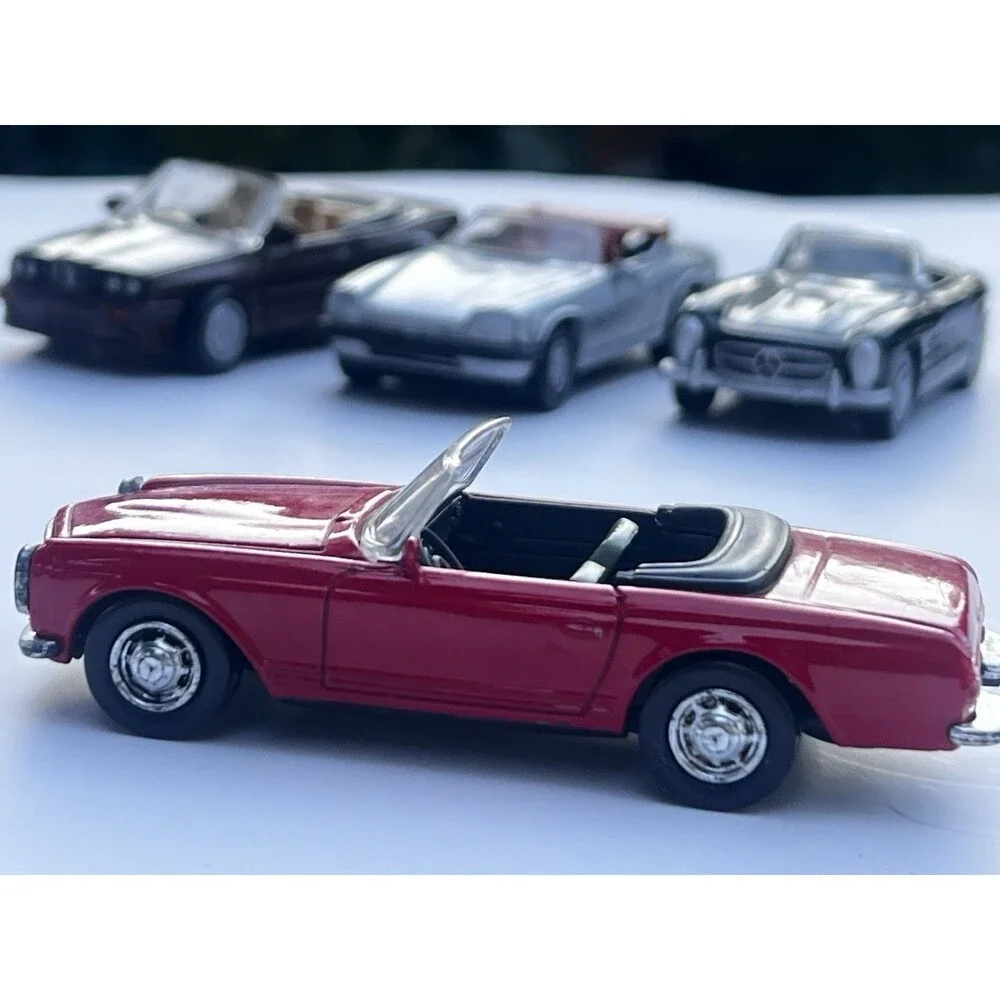 Motor Max Mercedes 300 SL Roadster 1957 1:43 Diecast Red Convertible No Box